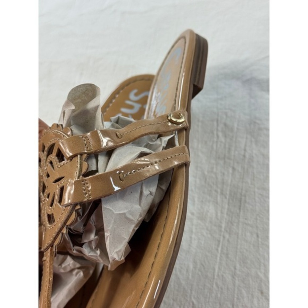 Circus by Sam Edelman Cherry Tan Patent‎ Medallion Thong Flat Sandals Mens 9.5M - Picture 2 of 6
